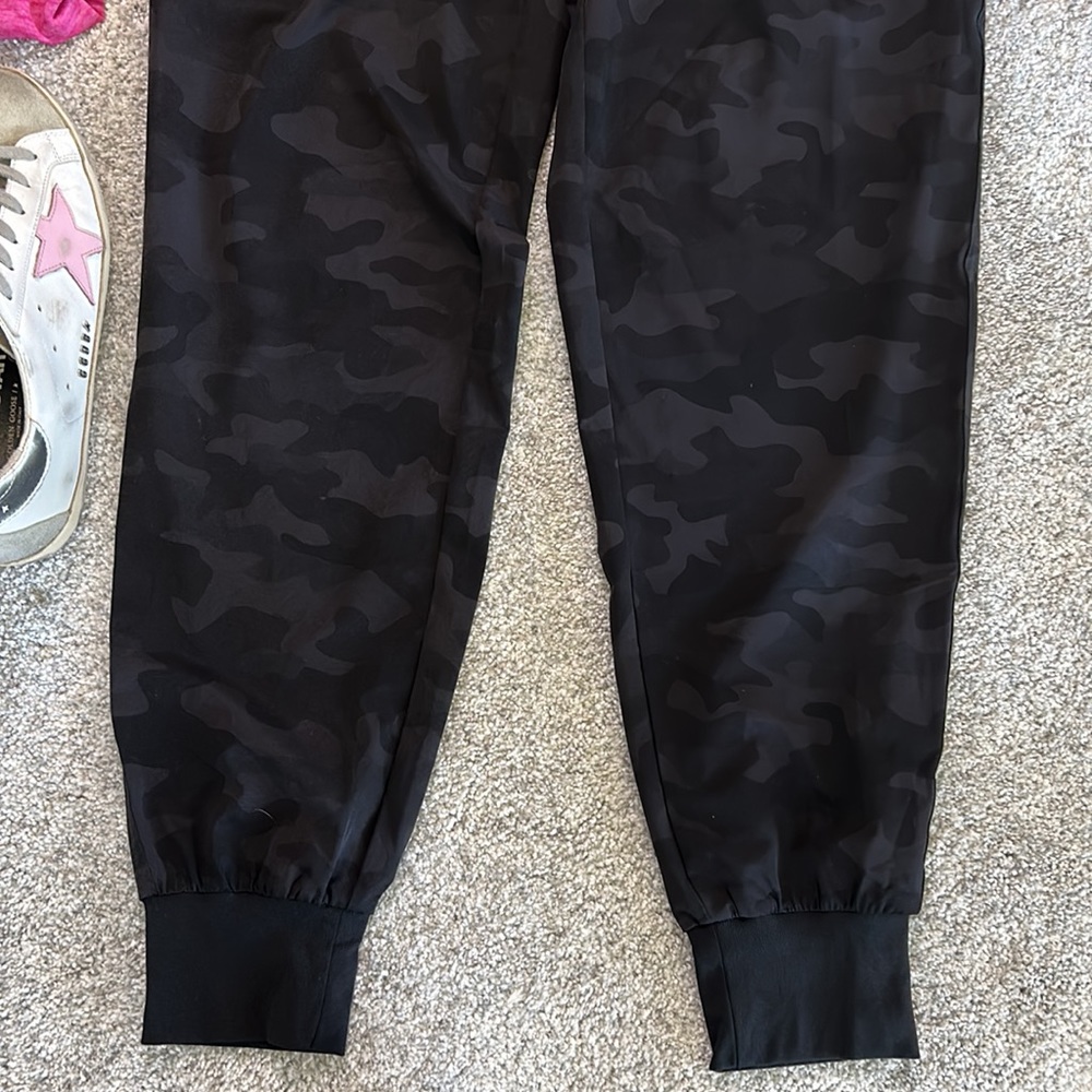 CRZ YOGA Camo Print Jogger Pants - Picture 4 of 8